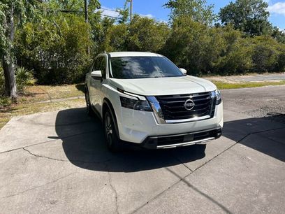 Used 2024 Nissan Pathfinder SL