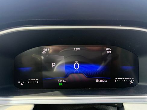 Used 2025 Volkswagen Taos SE FWD image 12