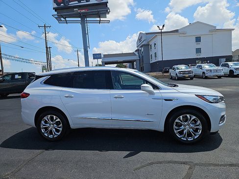 Used 2020 Buick Enclave Avenir w/ Avenir Technology Package FWD image 6
