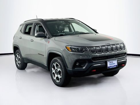 Used 2022 Jeep Compass Trailhawk w/ Trailhawk Convenience Group AWD/4WD image 3