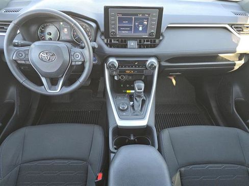 Used 2022 Toyota RAV4 SE image 8