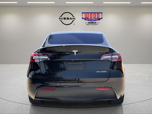 Used 2022 Tesla Model Y Long Range AWD/4WD image 3