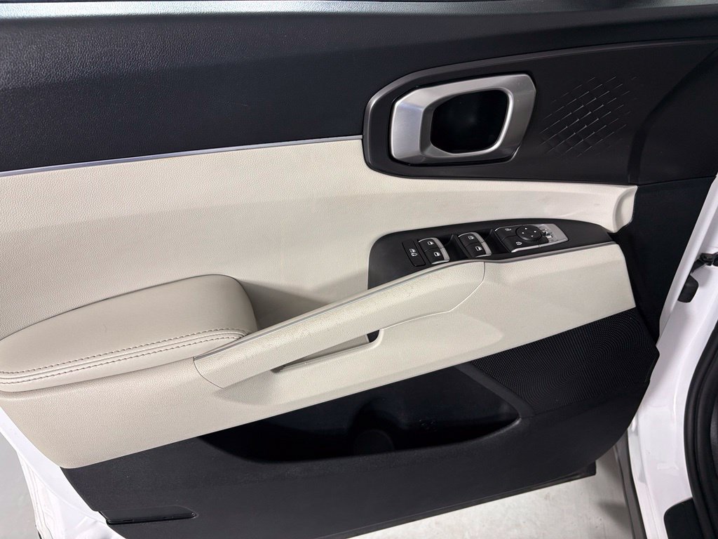 Used 2022 Kia Sorento S w/ Panoramic Sunroof Package FWD image 14