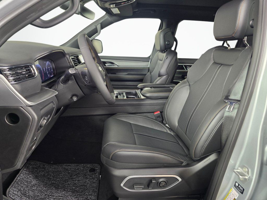New 2026 Jeep Grand Wagoneer 4WD image 23