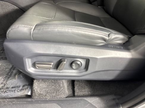 Used 2024 Toyota Tundra Limited AWD/4WD image 9