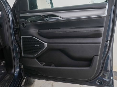 Used 2024 Jeep Wagoneer Series II AWD/4WD image 9