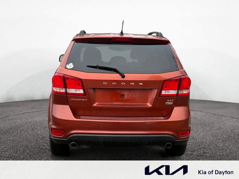 Used 2013 Dodge Journey SXT w/ Flexible Seating Group image 4