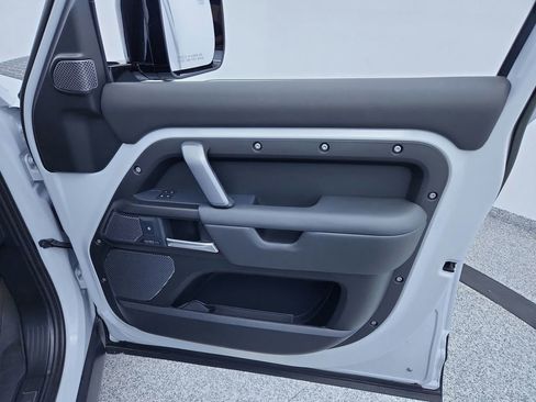 Used 2023 Land Rover Defender 110 V8 image 35