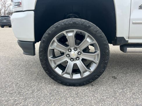 Used 2018 Chevrolet Silverado 1500 High Country image 30