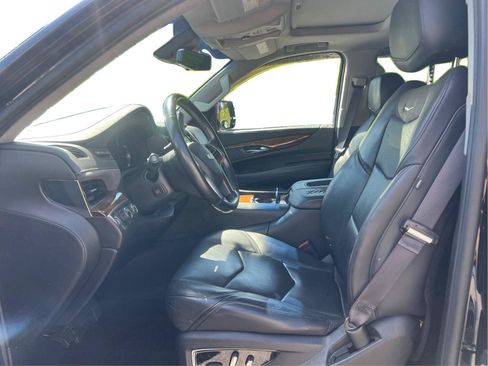 Used 2017 Cadillac Escalade Luxury AWD/4WD image 6