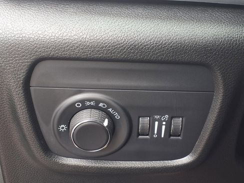 Used 2025 Jeep Grand Cherokee Altitude image 11