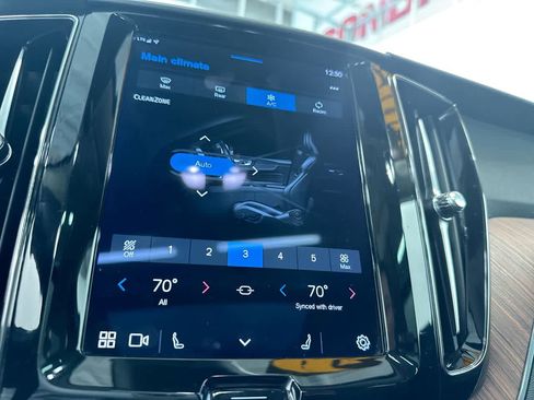 Used 2023 Volvo XC60 B5 Plus image 28