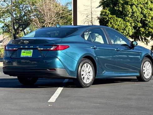 Used 2025 Toyota Camry LE image 11