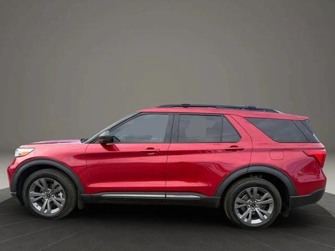 Used 2021 Ford Explorer XLT w/ Equipment Group 202A AWD/4WD image 8