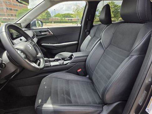 Used 2025 Mitsubishi Outlander SE FWD image 19