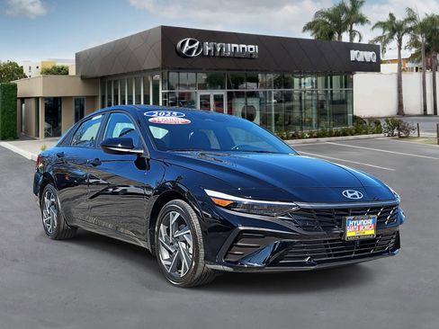 Certified 2025 Hyundai Elantra SEL image 1