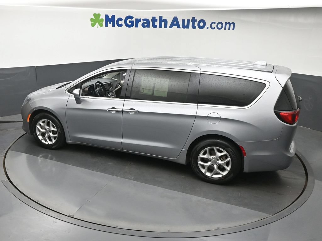 Used 2019 Chrysler Pacifica Touring Plus w/ Tire & Wheel Group FWD image 24