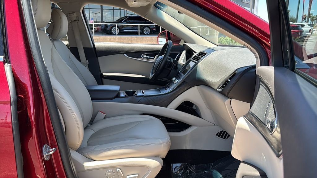 Used 2019 Lincoln Nautilus Select FWD image 24