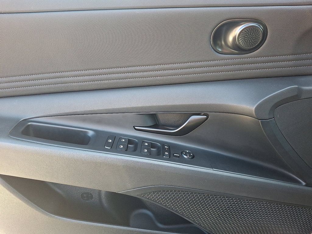 Used 2025 Hyundai Elantra SEL w/ Cargo Package FWD image 14