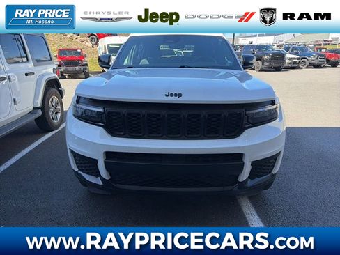 Used 2024 Jeep Grand Cherokee L Laredo AWD/4WD image 1