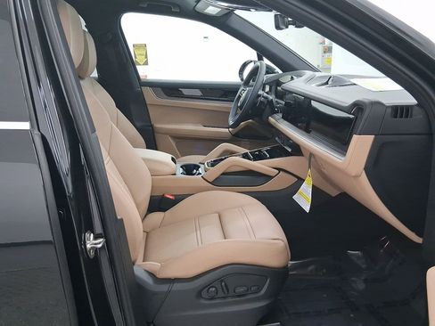New 2025 Porsche Cayenne S image 34