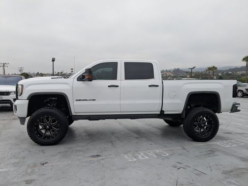 Used 2017 GMC Sierra 2500 Denali w/ Duramax Plus Package AWD/4WD image 8