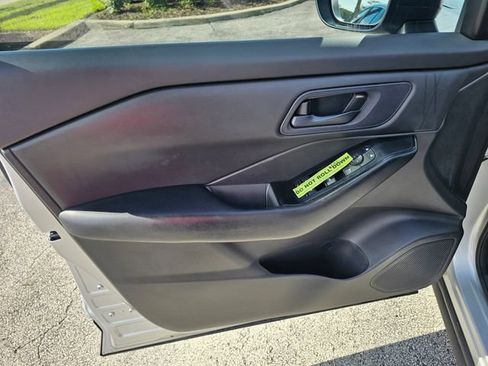 Used 2024 Nissan Rogue S FWD image 18