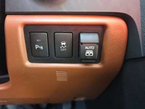 Used 2020 Toyota Sequoia Platinum AWD/4WD image 25