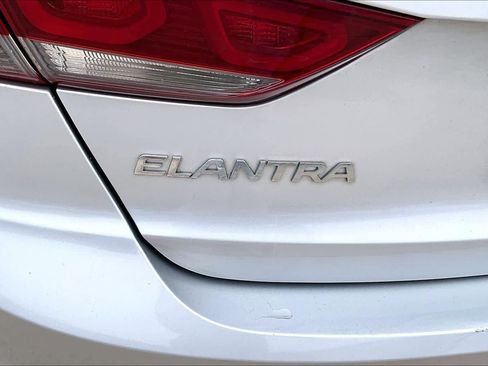 Used 2017 Hyundai Elantra Limited FWD image 30
