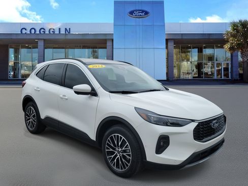 Certified 2024 Ford Escape SE w/ PHEV Premium Package image 4