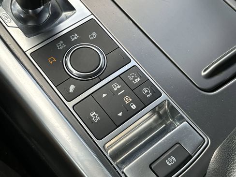 Used 2017 Land Rover Range Rover Sport SE image 26