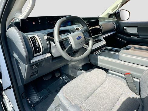 Used 2025 Ford Expedition Max Active AWD/4WD image 9