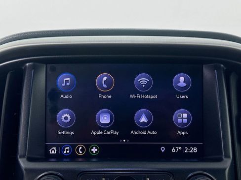 Used 2020 GMC Canyon SLE image 16