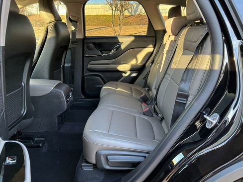 New 2026 Lincoln Corsair Premiere image 15