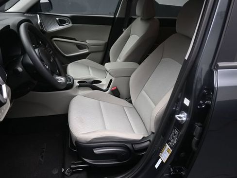 Used 2025 Kia Soul LX FWD image 18