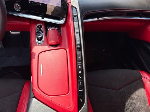 Used 2021 Chevrolet Corvette Stingray Premium Conv w/ Z51 Performance Package RWD image 24