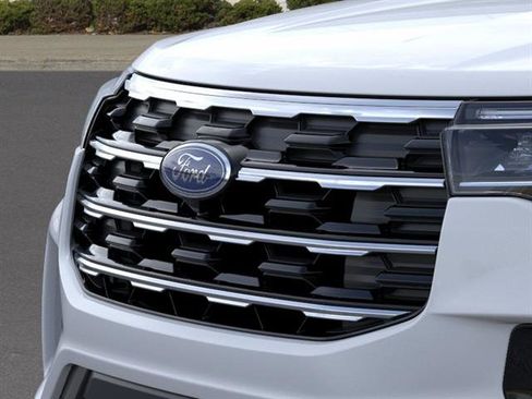 Used 2026 Ford Explorer Active w/ Active Comfort Package AWD/4WD image 17