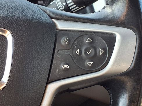 Used 2022 GMC Terrain SLT image 17