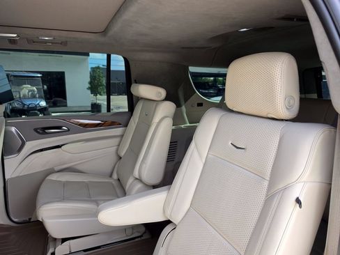 Used 2023 Cadillac Escalade ESV Sport Platinum w/ LPO, ONYX Package RWD image 11