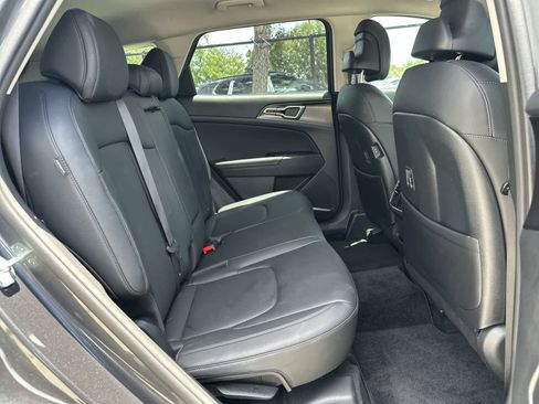 Used 2024 Kia Sportage EX FWD image 18