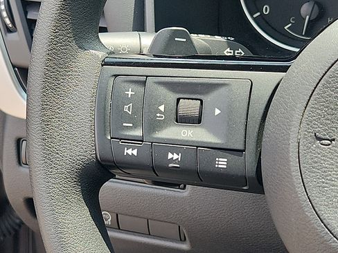 Used 2023 Nissan Rogue SV AWD/4WD image 20