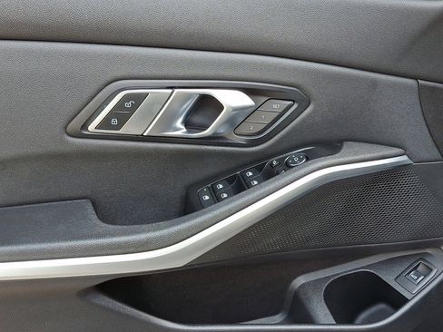 Used 2020 BMW 330i xDrive Sedan w/ Driving Assistance Package image 17