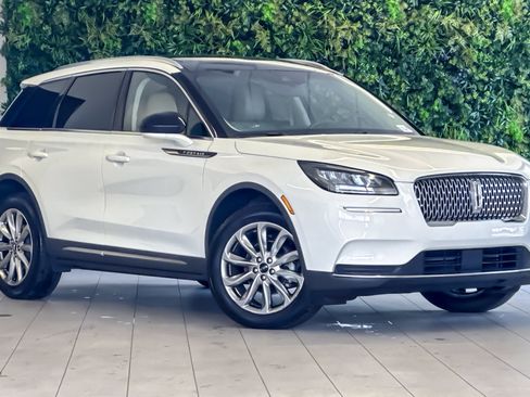 Used 2022 Lincoln Corsair AWD w/ Premium Package image 2