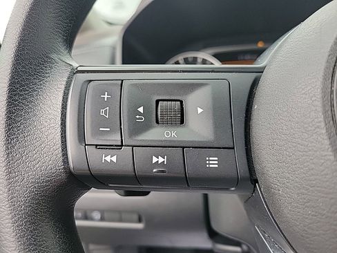 Used 2023 Nissan Rogue S image 22