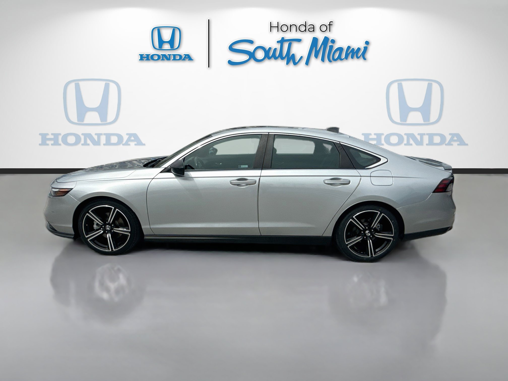 Used 2024 Honda Accord Sport image 4