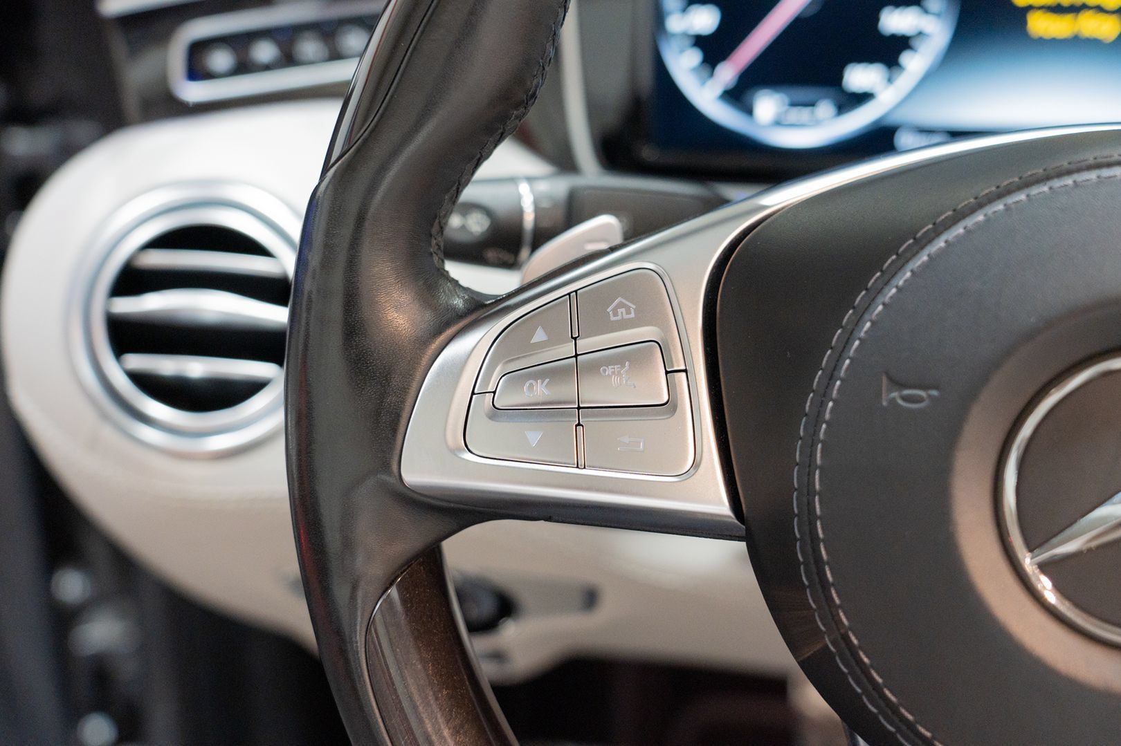 Used 2017 Mercedes-Benz S 550 Cabriolet image 39