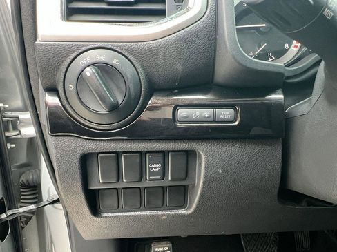 Used 2017 Nissan Titan SV image 15