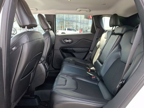 Used 2020 Jeep Cherokee Latitude Plus image 11