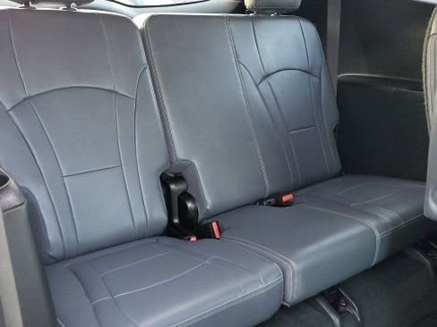 Used 2023 Buick Enclave Essence image 21