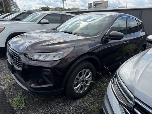 Used 2023 Ford Escape Active AWD/4WD image 3